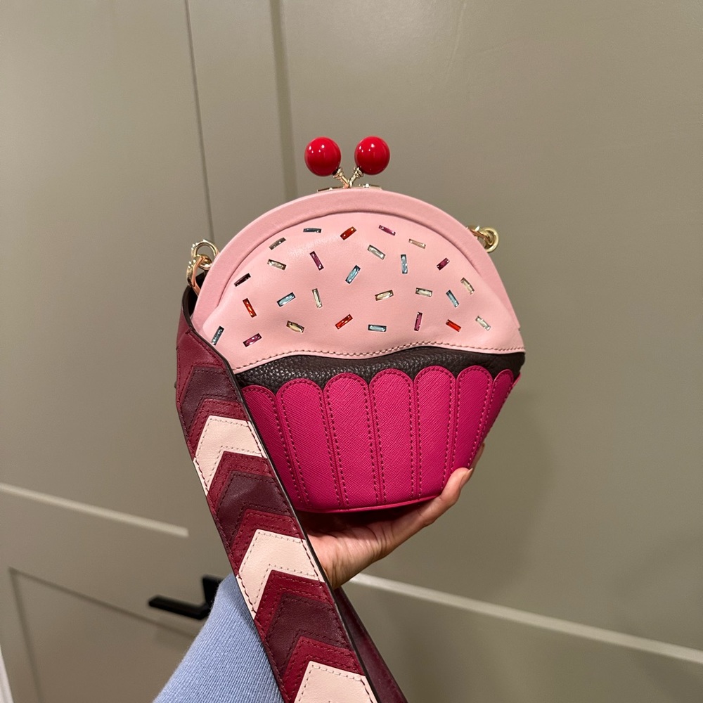 Kate Spade Cupcake crossbody purse